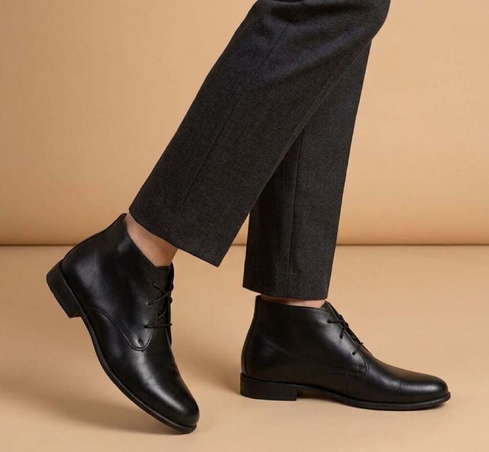 Munro American Women's Black Leather Lace-Up Ankle Chukka Boots